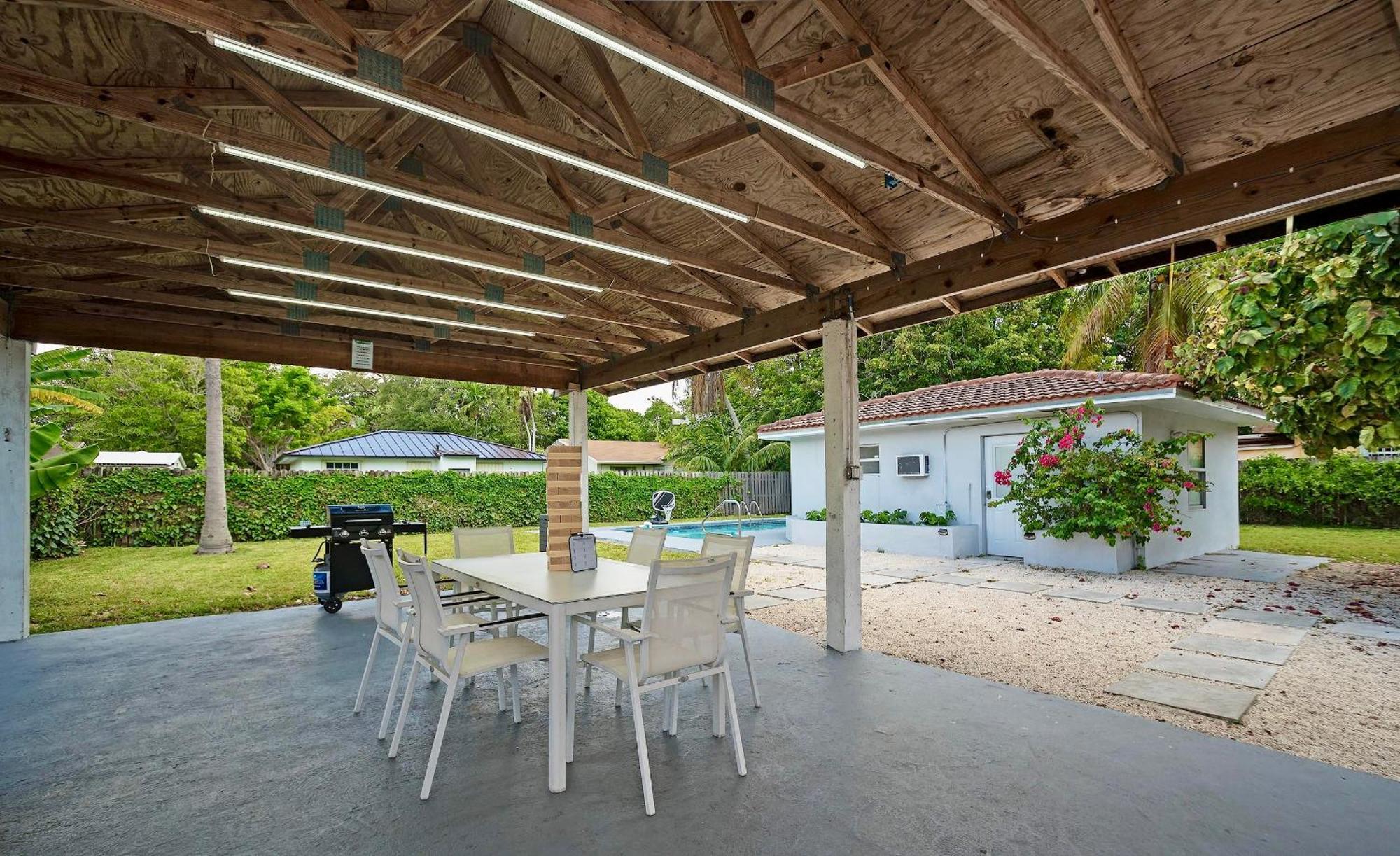 Holiday home Sunny - Pool - Bbq - Centrally Located